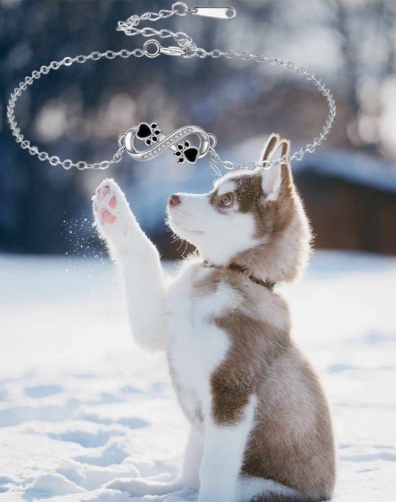 Náhrdelník s nekonečným symbolom a náramkom so stopami zvierat osadený zirkónmi