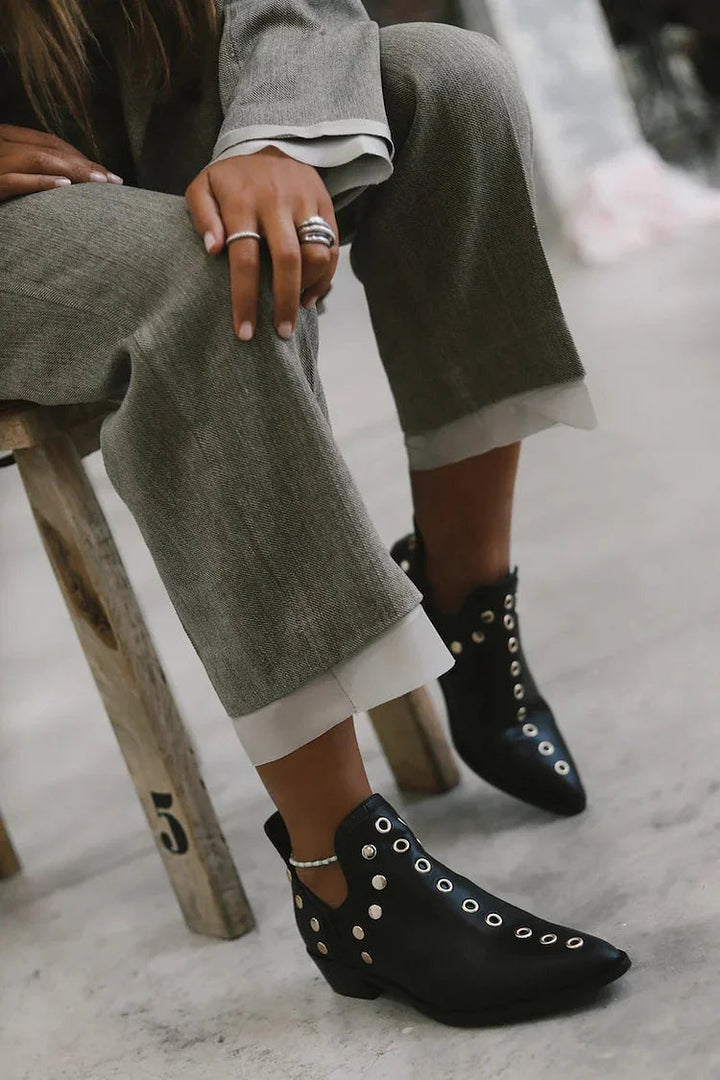 Arden™ | Špicaté čižmy s cvočkami