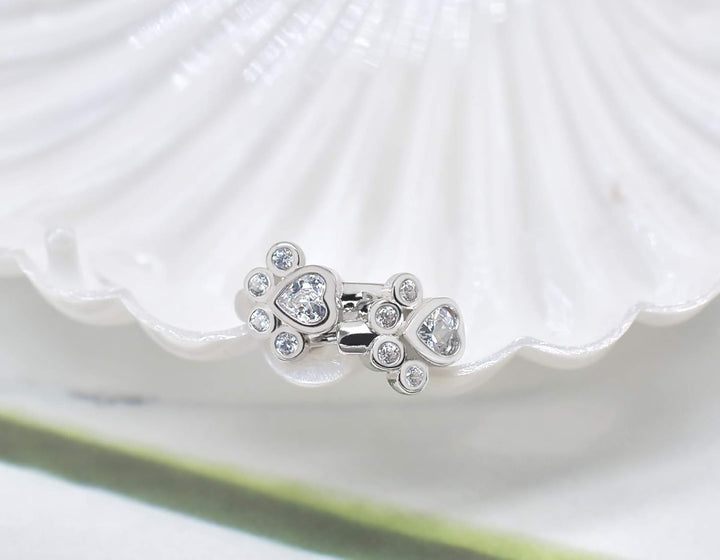 Zirkónové náušnice vo forme labky