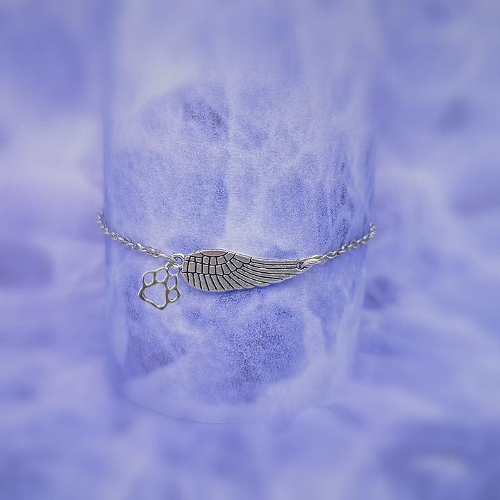 Ručne vyrobený strieborný pamätný náramok s motívom anjelskej krídla a stopy labky