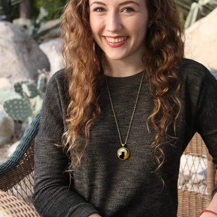 Sklenený prívesok na náhrdelníku s lesným duchom zvieraťa