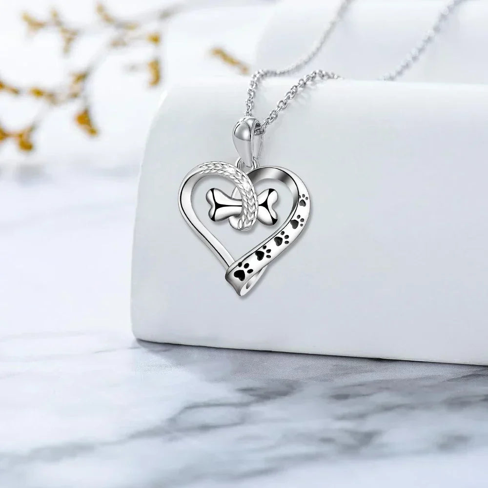 Súprava šperkov z dvoch kusov s príveskami labky, srdca a kosti