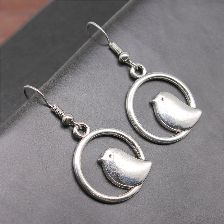 Ručne vyrobené Boho šperky - Vintage náušnice s vtáčím príveskom