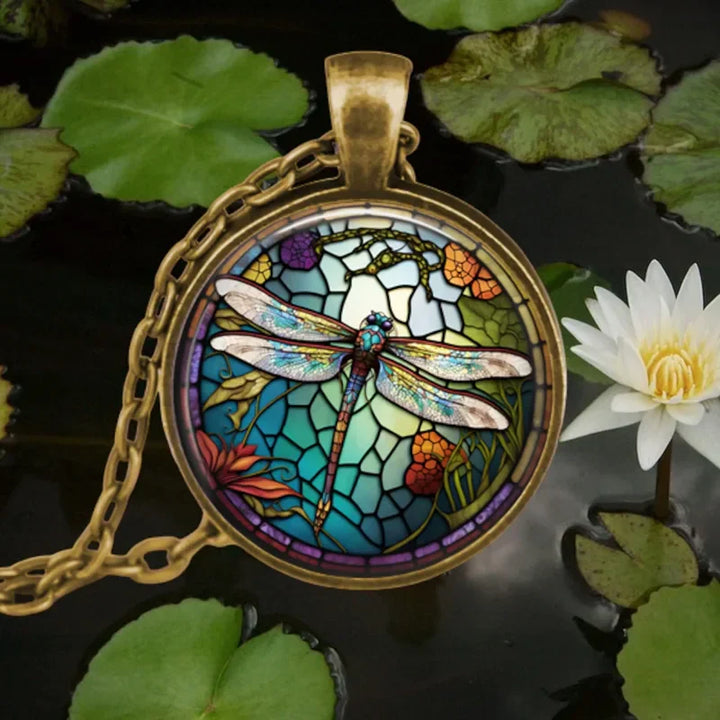 Sklenený prívesok na náhrdelníku s lesným duchom zvieraťa